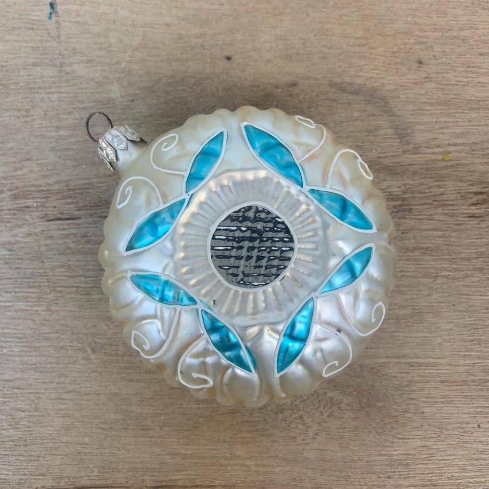 Glass Czech Rep Cream Ornament